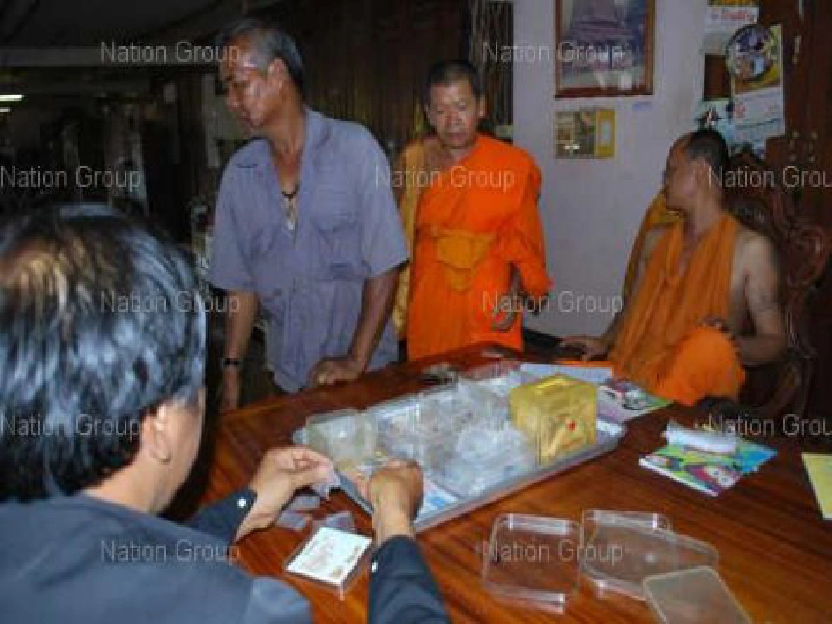 กรุวัดบ้านกร่างพิษณุโลกแตกพบพระเก่าพันองค์