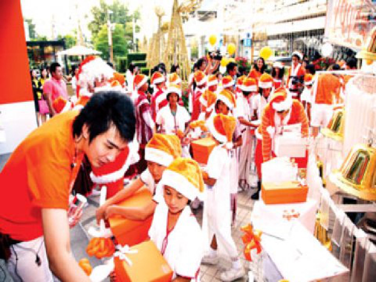 สร้างรอยยิ้ม...ปันความสุขแก่น้อง สร้างรอยยิ้ม...ปันความสุขแก่น้อง