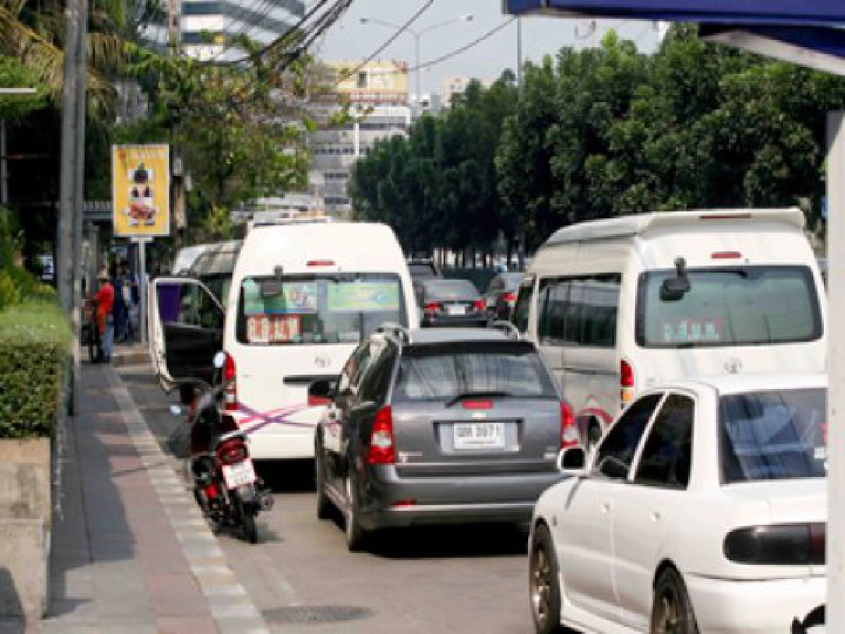 รถติดตลาดนัดทุกวัน รถติดตลาดนัดทุกวัน