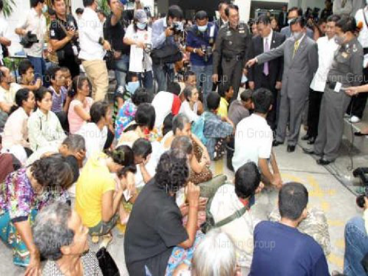เสธ.หนั่นโผล่แถลงสตม.จับขอทานเขมรกว่า500คน เสธ.หนั่นโผล่แถลงสตม.จับขอทานเขมรกว่า500คน