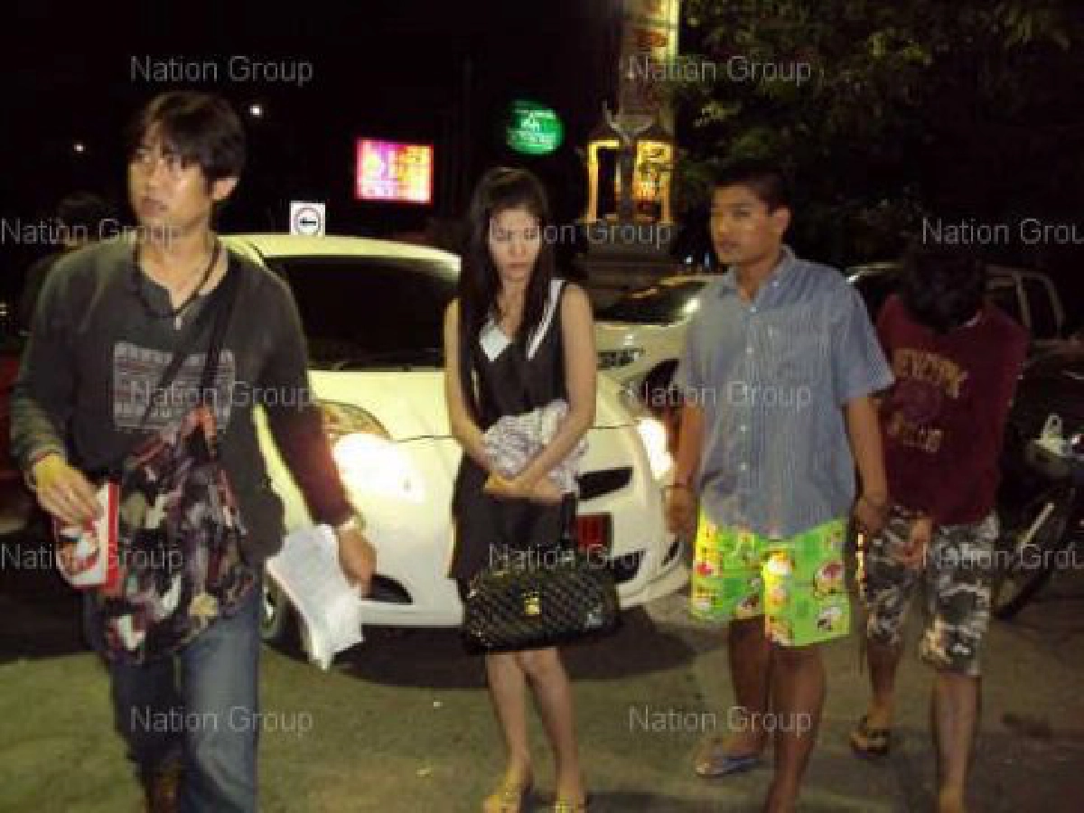 จับสาวขับเก๋งส่งยาไอซ์-ยาบ้าขายพัทยา จับสาวขับเก๋งส่งยาไอซ์-ยาบ้าขายพัทยา