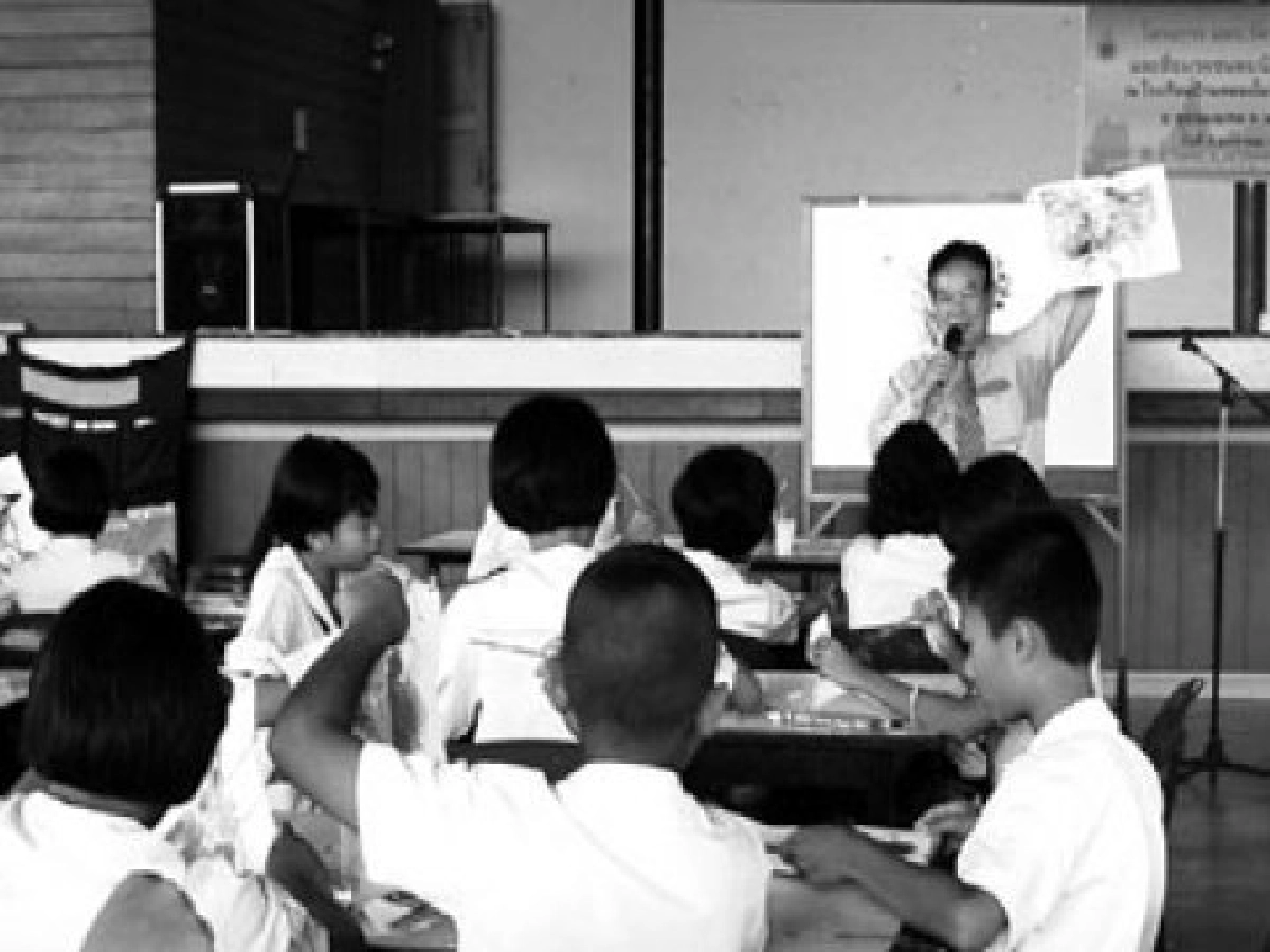 ค่ายพบน้องมทร.รัตนโกสินทร์สอนศิลปะเด็ก"บ้านคลองโยง"