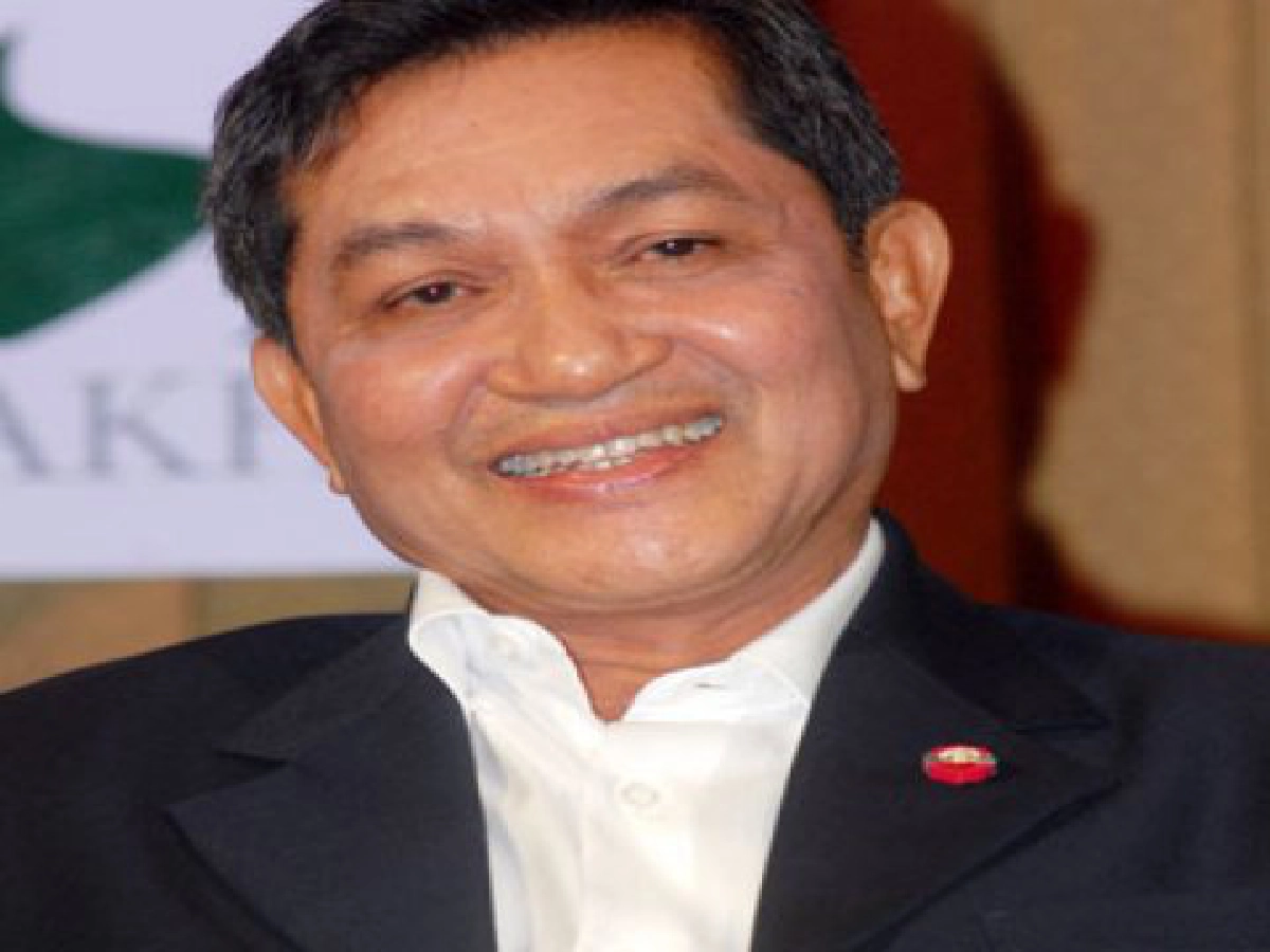 ล้วงตับการเมือง-ว่าที่ดอกเตอร์พล.อ.สนธิ ล้วงตับการเมือง-ว่าที่ดอกเตอร์พล.อ.สนธิ