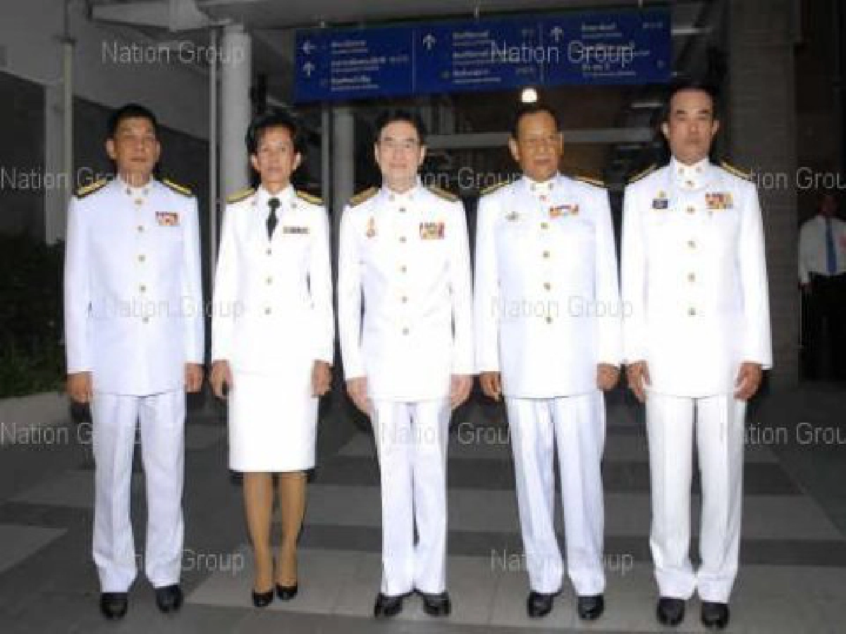 ในหลวงรับสั่ง5รมต.ใหม่ให้ซื่อสัตย์ ในหลวงรับสั่ง5รมต.ใหม่ให้ซื่อสัตย์