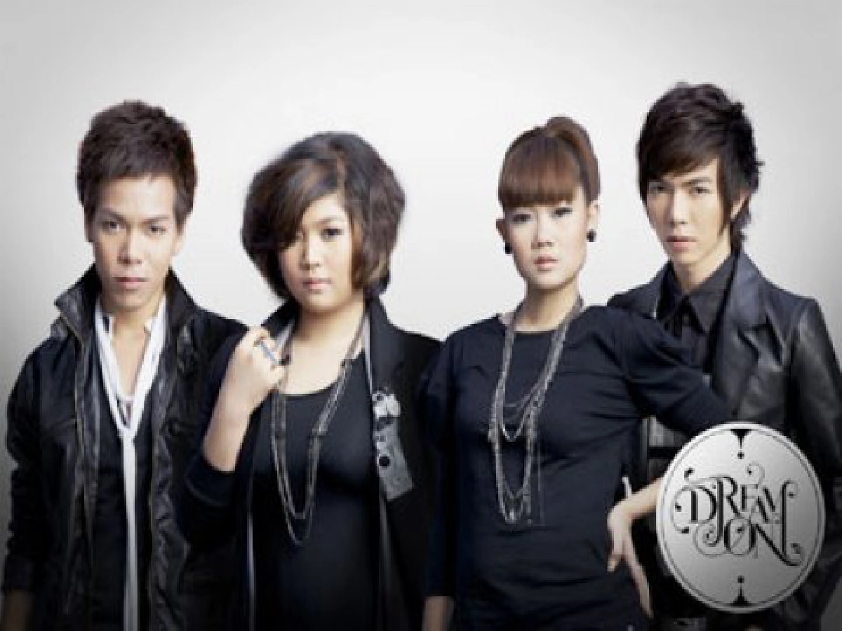 เต้น-พลอย-กงจักร-ป๊อป 
อีกครั้งกับ ดรีม ออน 
