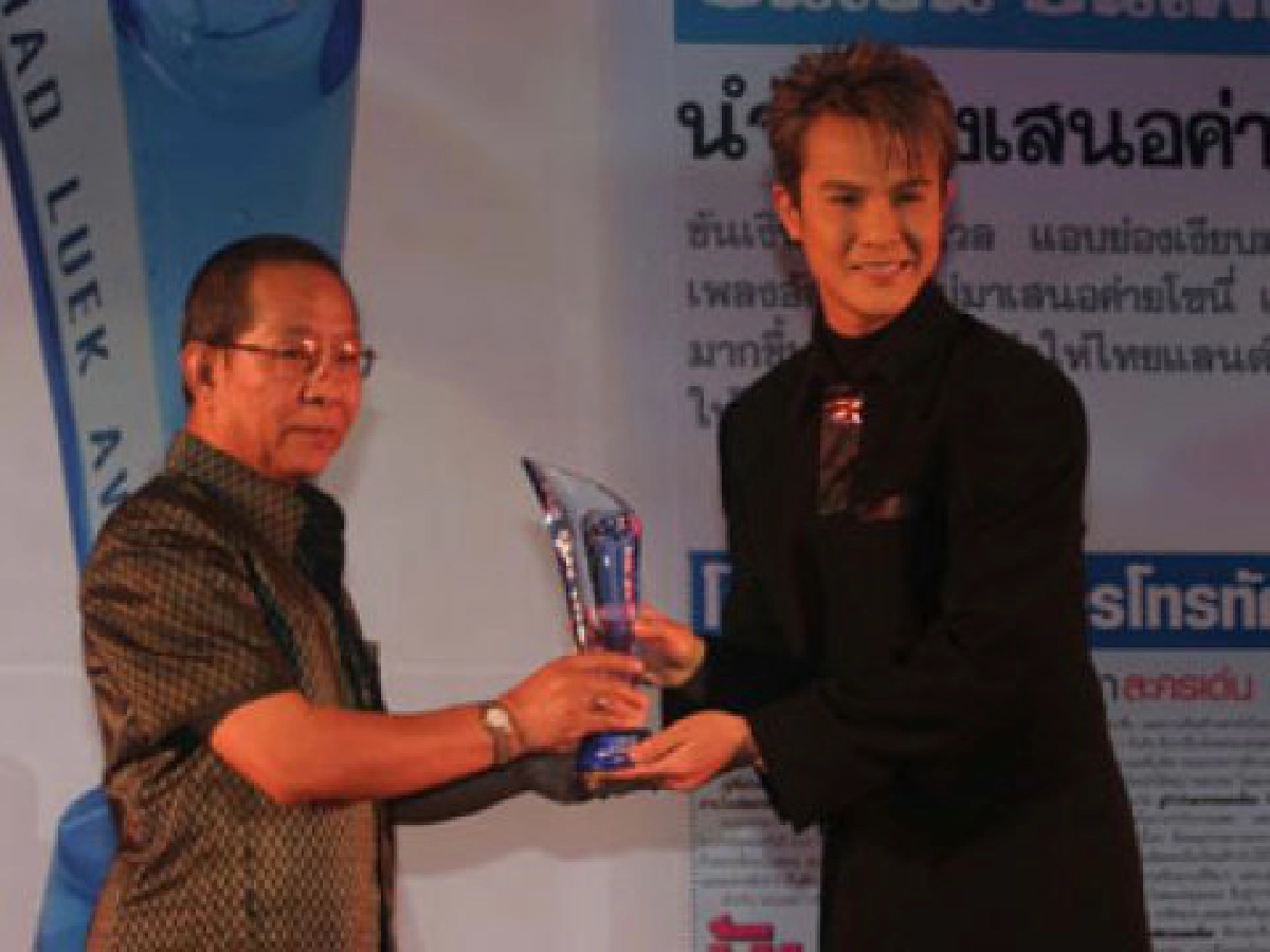 ย้อนหลังคมชัดลึกอวอร์ดมาตรฐานรางวัลอลังการงานโชว์ ย้อนหลังคมชัดลึกอวอร์ดมาตรฐานรางวัลอลังการงานโชว์