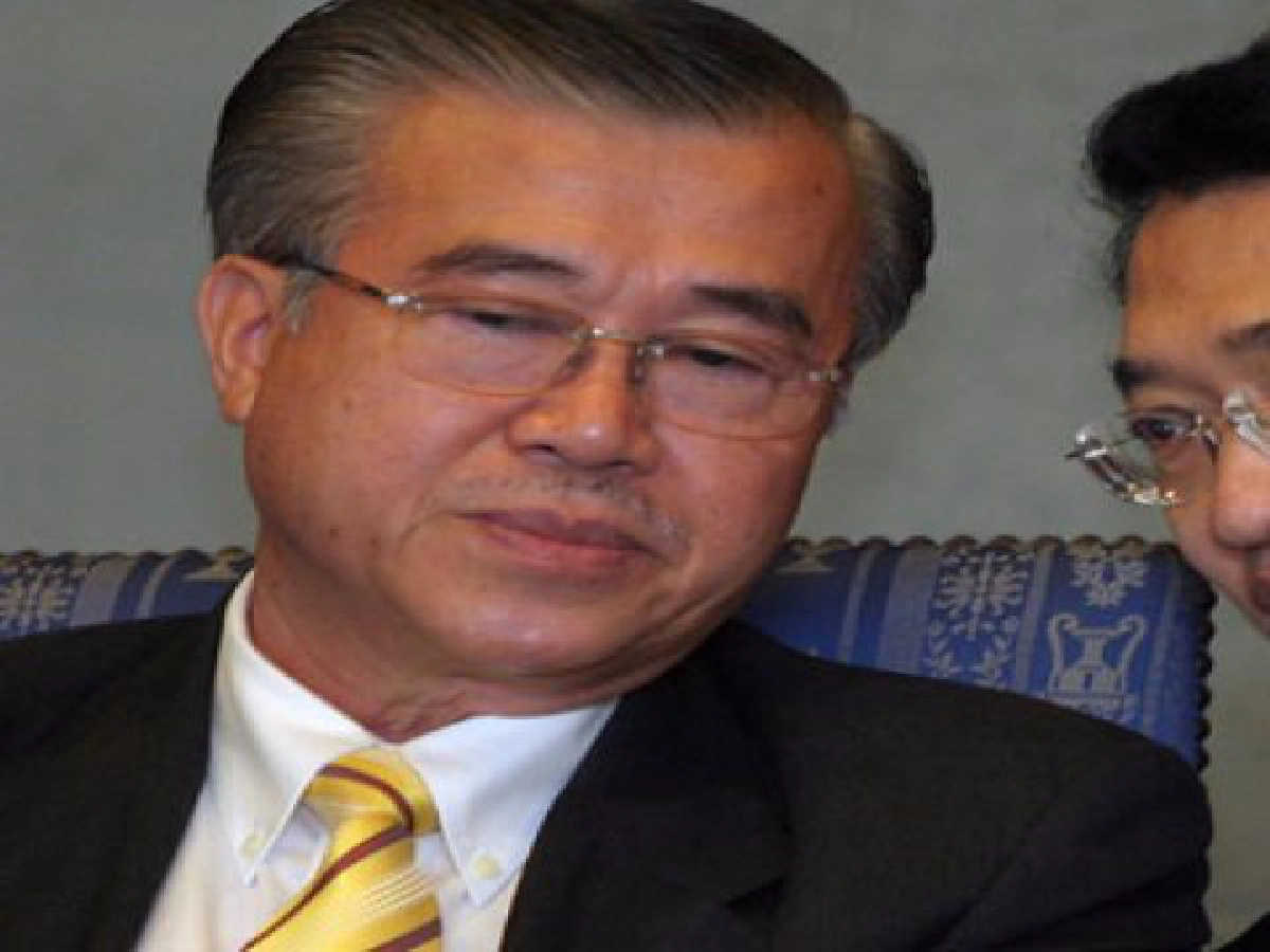 "ประชาธิปัตย์ไม่เอาเขตเล็ก" "ประชาธิปัตย์ไม่เอาเขตเล็ก"
