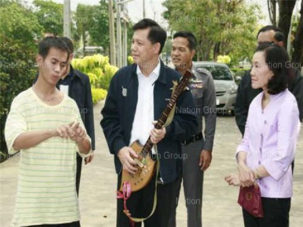สั่งไม่ฟ้องขอทานใจดีคดีพราก'น้องอาร์ม" สั่งไม่ฟ้องขอทานใจดีคดีพราก'น้องอาร์ม"