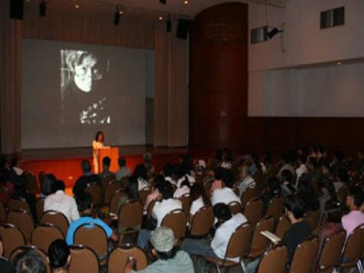 ควันหลงชุมนุมช่างวรรณกรรมไม่ขลังเหมือนก่อน?ฤาจะเป็นนับถอยหลังยุคที่สาม... ช่อการะเกด !! 