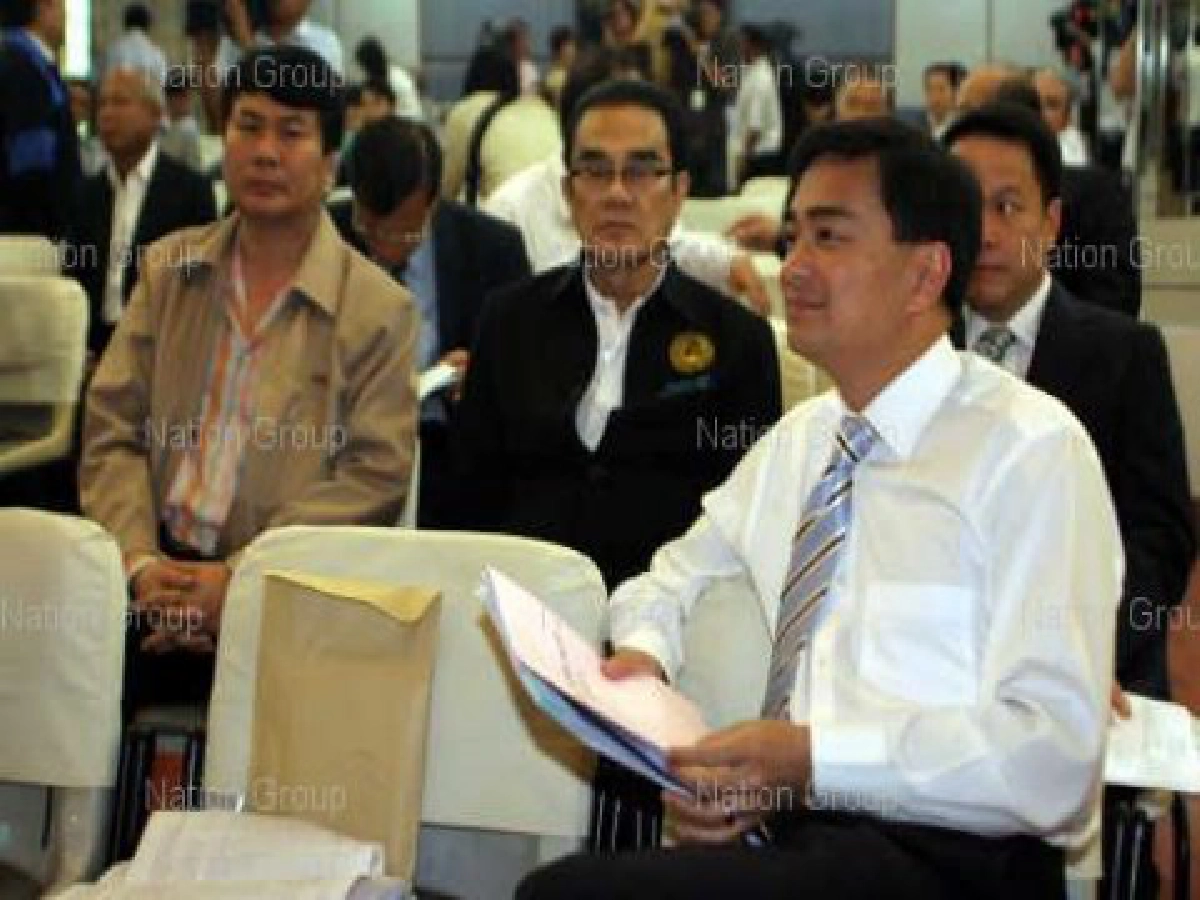 นาทีก่อนปชป.ลงมติไม่แก้รธน.