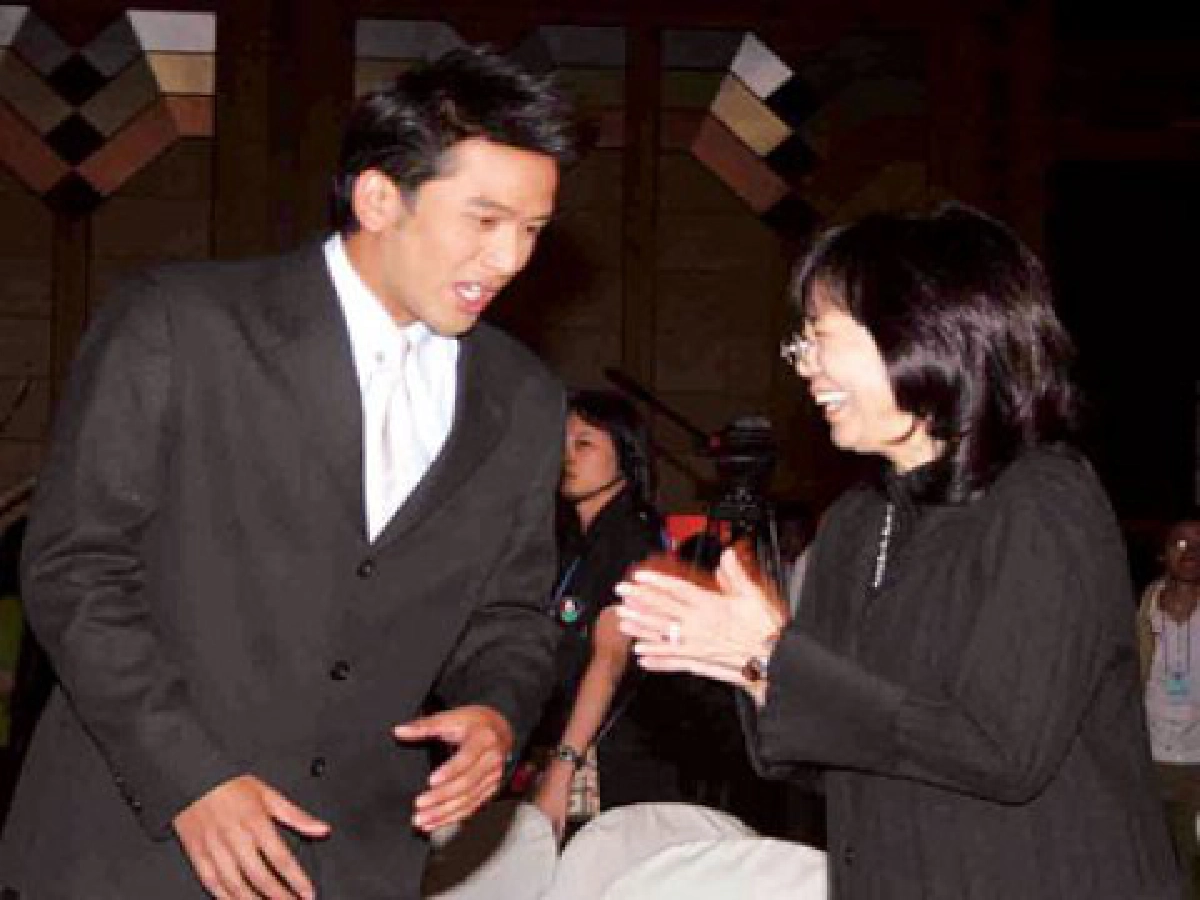 ป๋อ : ผมขอบายนะนาย  
คุณแดง :  555 ทำไมทำกับพี่แบบนี้ละป๋อ