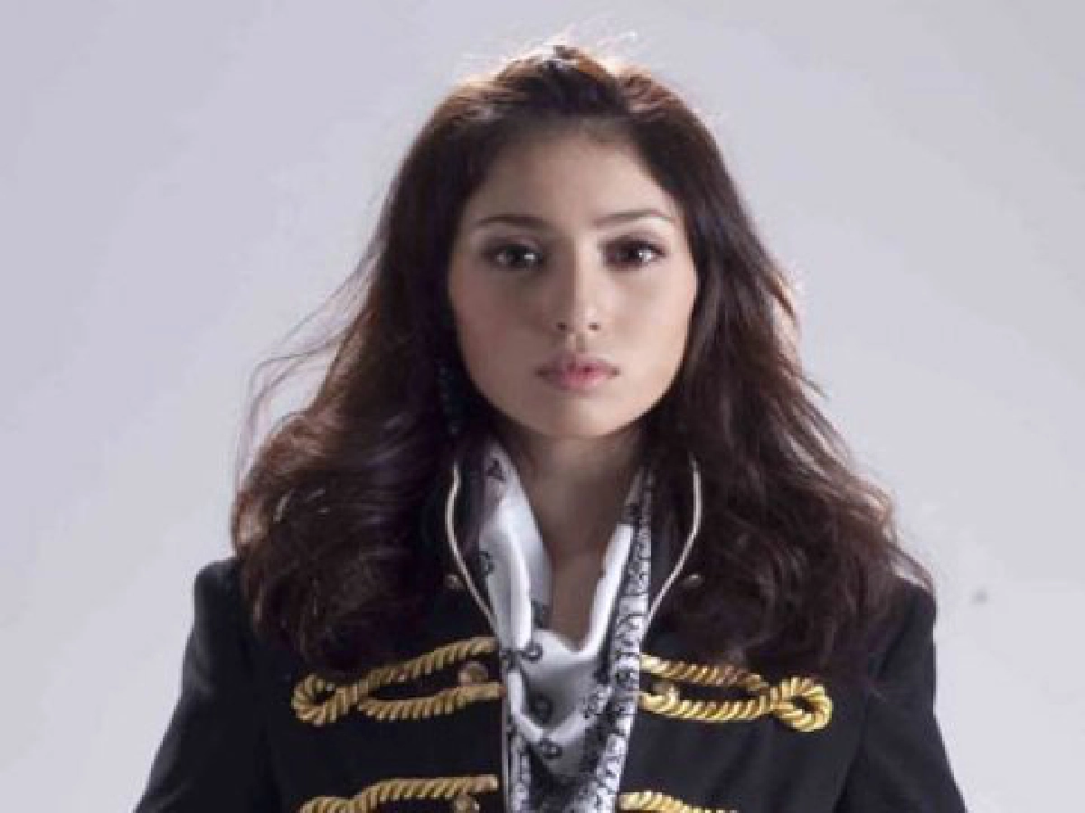มีล่า กดดัน...ร้อง
บอกเค้าว่าเราไม่ใช่เพื่อนกัน
มีล่า กดดัน...ร้อง
บอกเค้าว่าเราไม่ใช่เพื่อนกัน
