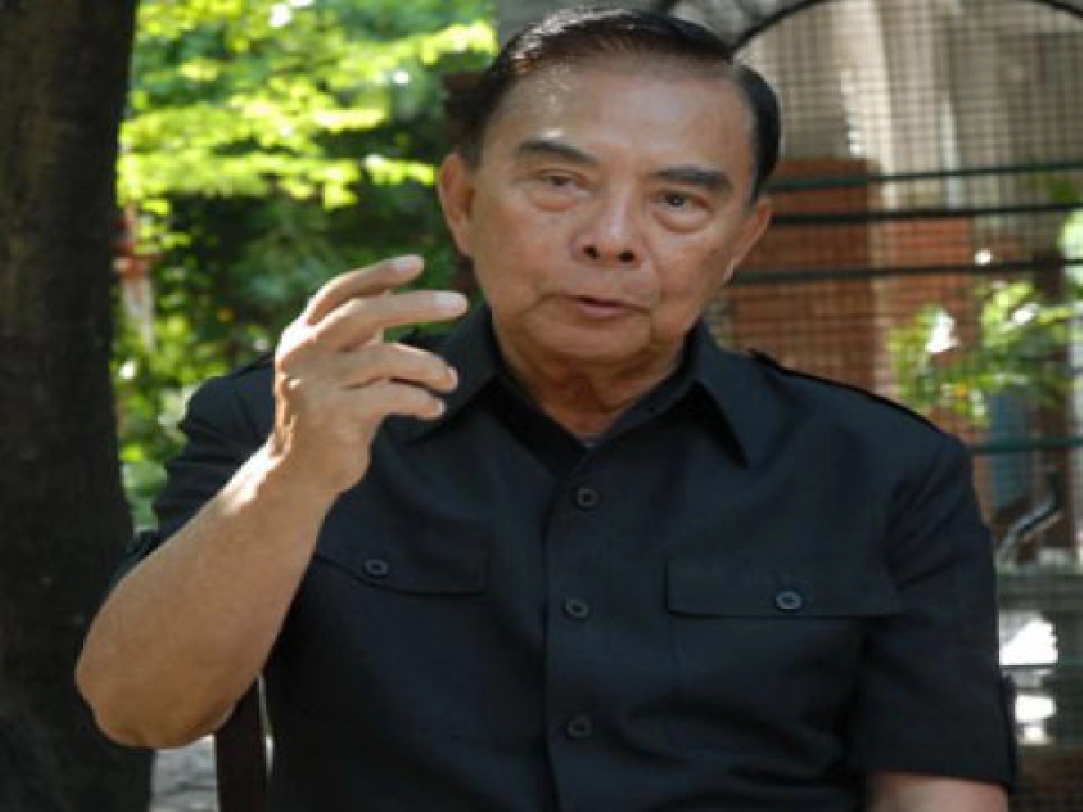 ลับลวงพรางกันตลอดเวลา 