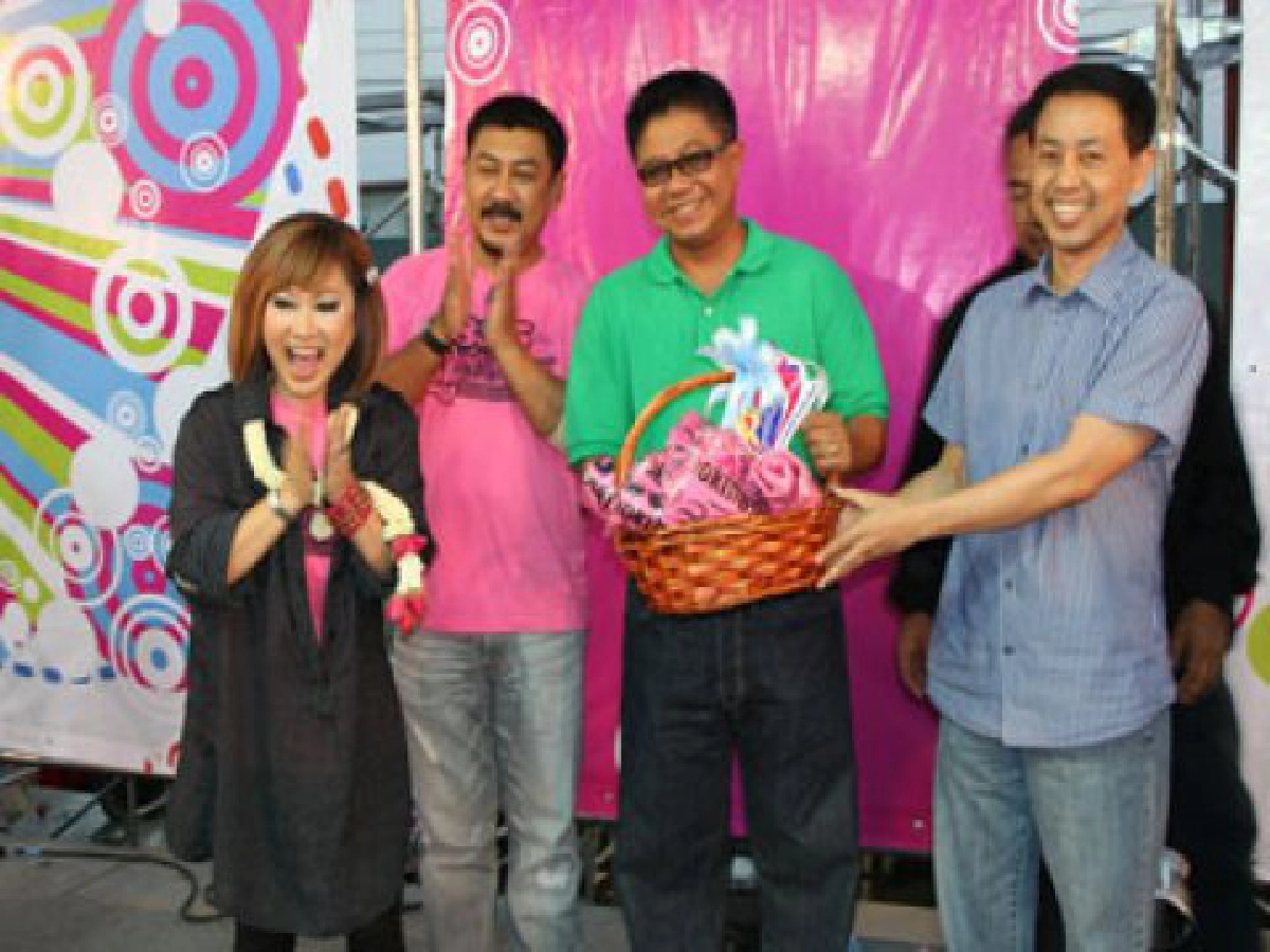 แฟนคลับแน่นบางปู
กรี๊ด! 88.5 ฉันทนาปาร์ตี้
แฟนคลับแน่นบางปู
กรี๊ด! 88.5 ฉันทนาปาร์ตี้