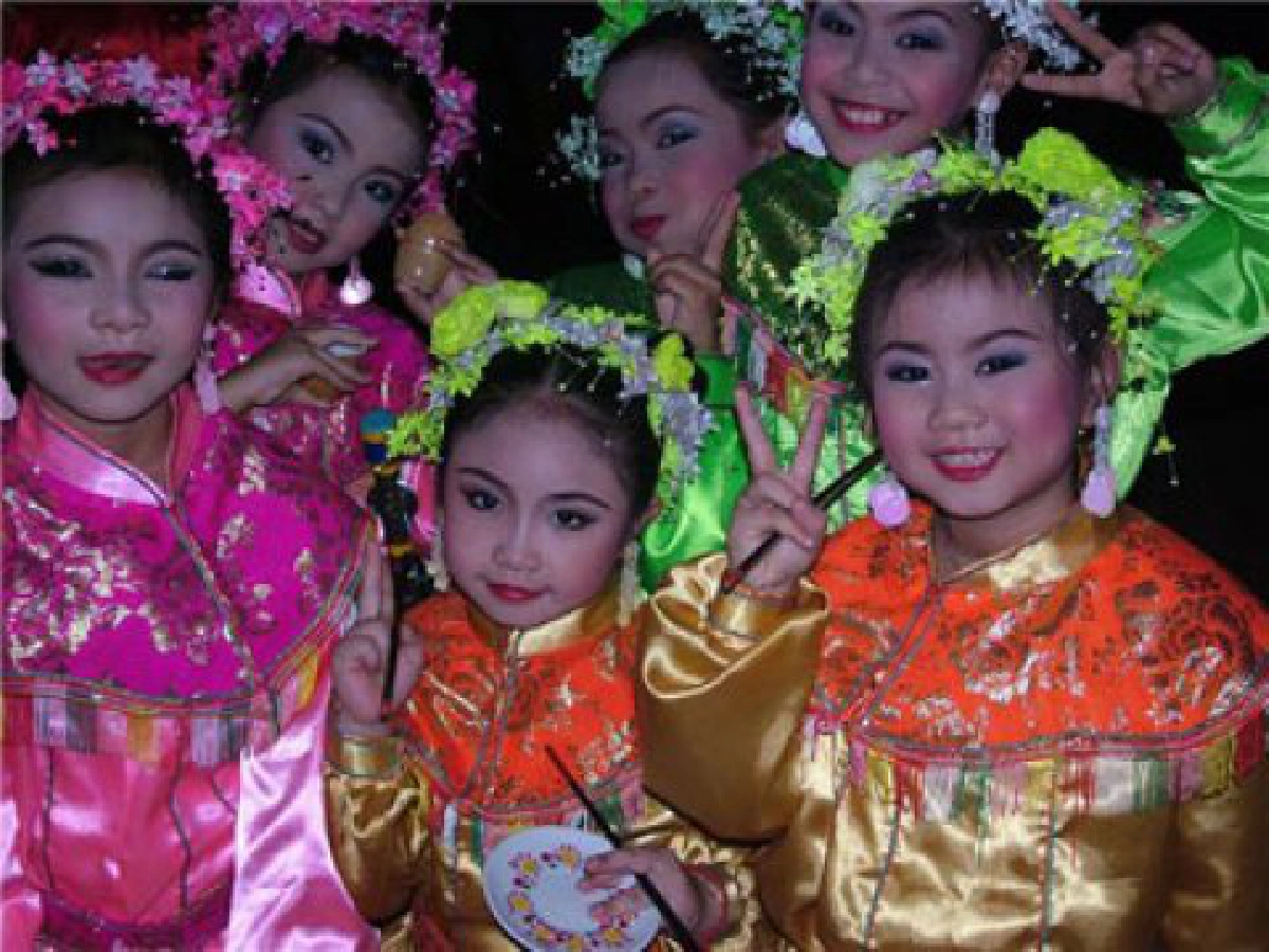 "เคานท์ดาวน์ปากน้ำโพ" ยิ่งใหญ่แสง สี เสียงตระการตา
"เคานท์ดาวน์ปากน้ำโพ" ยิ่งใหญ่แสง สี เสียงตระการตา