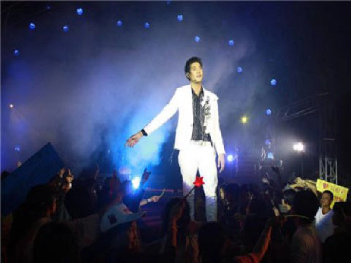 'เวียร์' ร้องเพลงไปซึ้งไป
ใน 'พ่อหนูเป็นซูเปอร์สตาร์'
'เวียร์' ร้องเพลงไปซึ้งไป
ใน 'พ่อหนูเป็นซูเปอร์สตาร์'