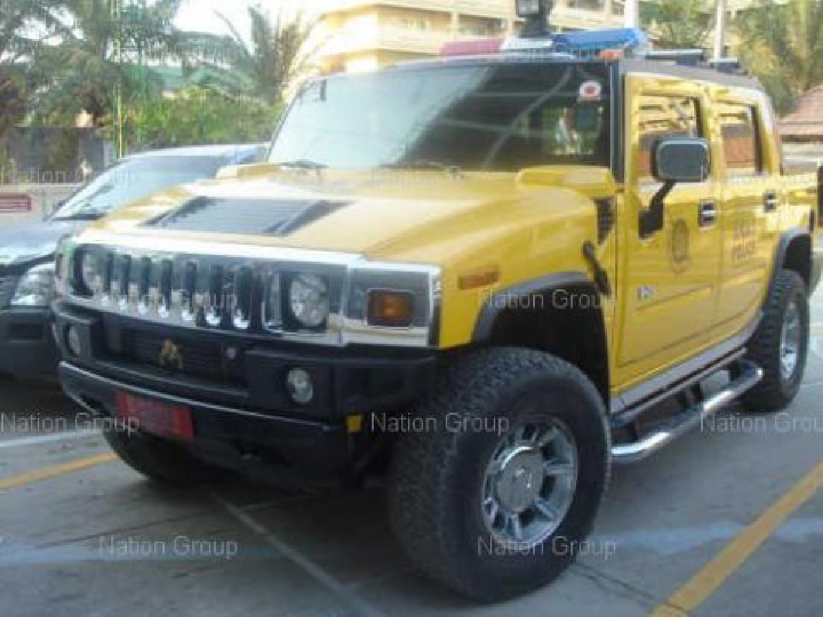 จับแฮมเมอร์หรูติดสติ๊กเกอร์s.w.a.t.ยึดอาวุธเพียบ