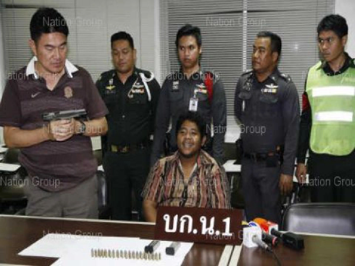 จับหนุ่มพกปืนคาด่านตรวจศาลฎีกา จับหนุ่มพกปืนคาด่านตรวจศาลฎีกา