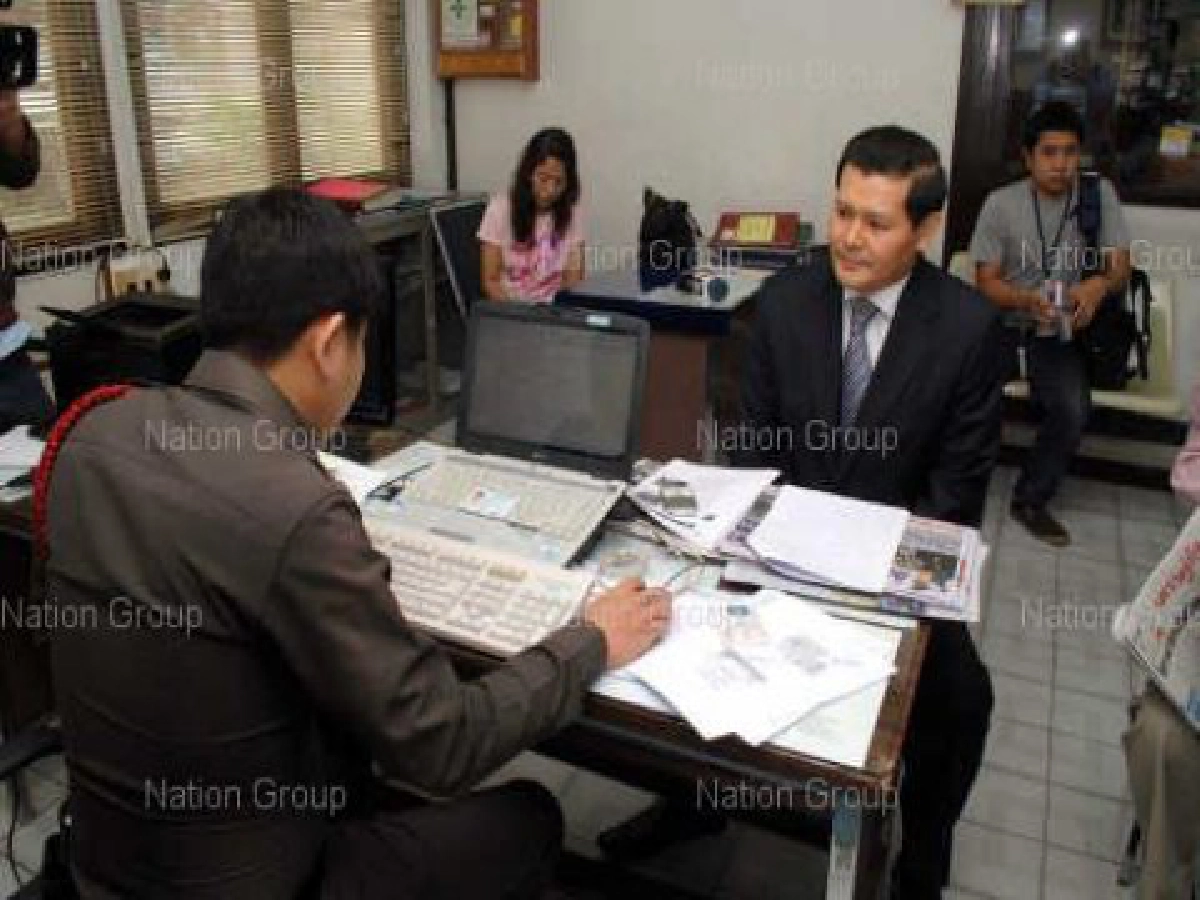 น้องเนวินฟ้อง'จาดุร'หมิ่นค้าเก้าอี้มท. น้องเนวินฟ้อง'จาดุร'หมิ่นค้าเก้าอี้มท.