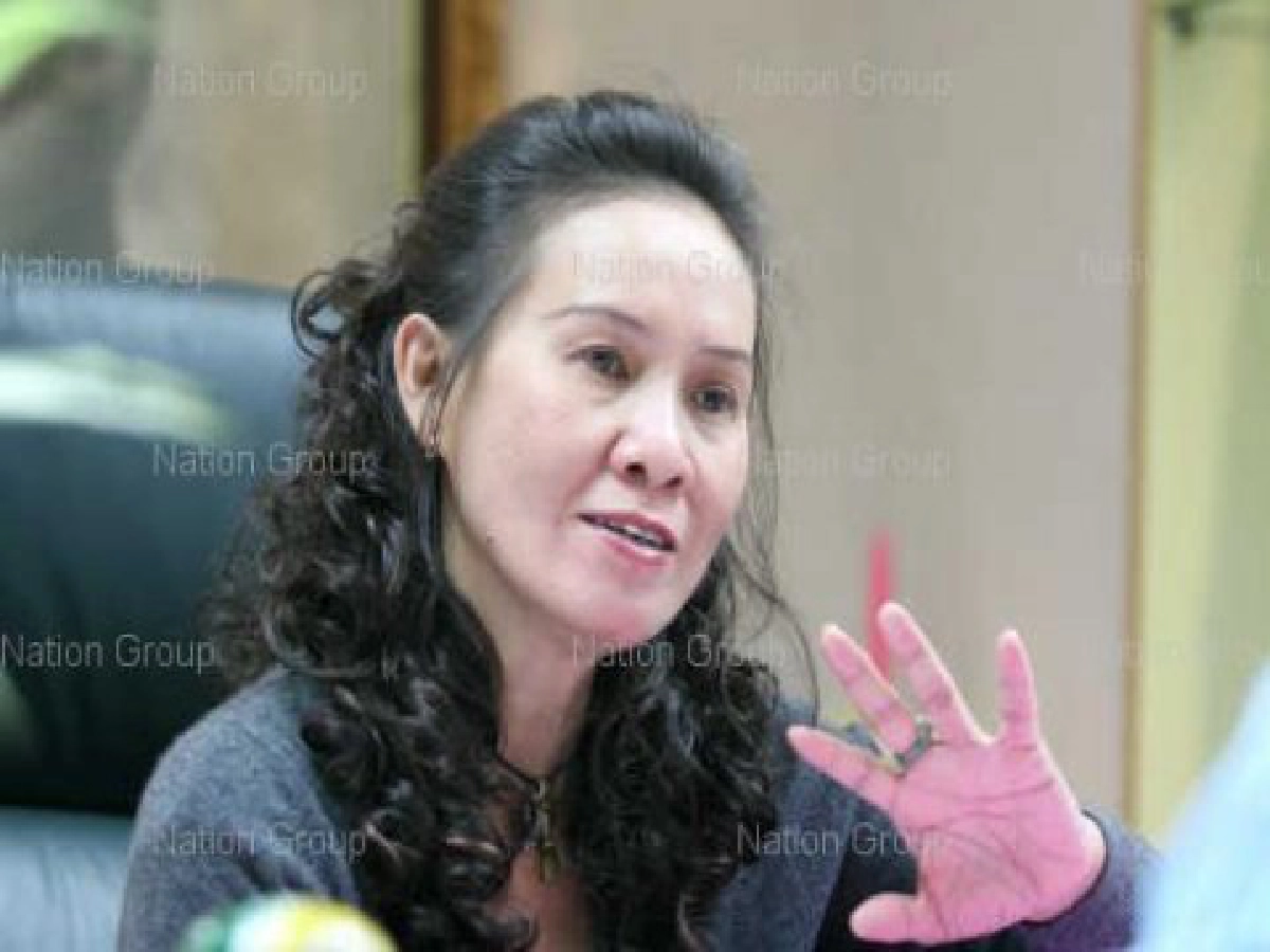 หน้าบานผู้ชายให้แหวนฉอดยังอุบชื่อเจ้าของ หน้าบานผู้ชายให้แหวนฉอดยังอุบชื่อเจ้าของ