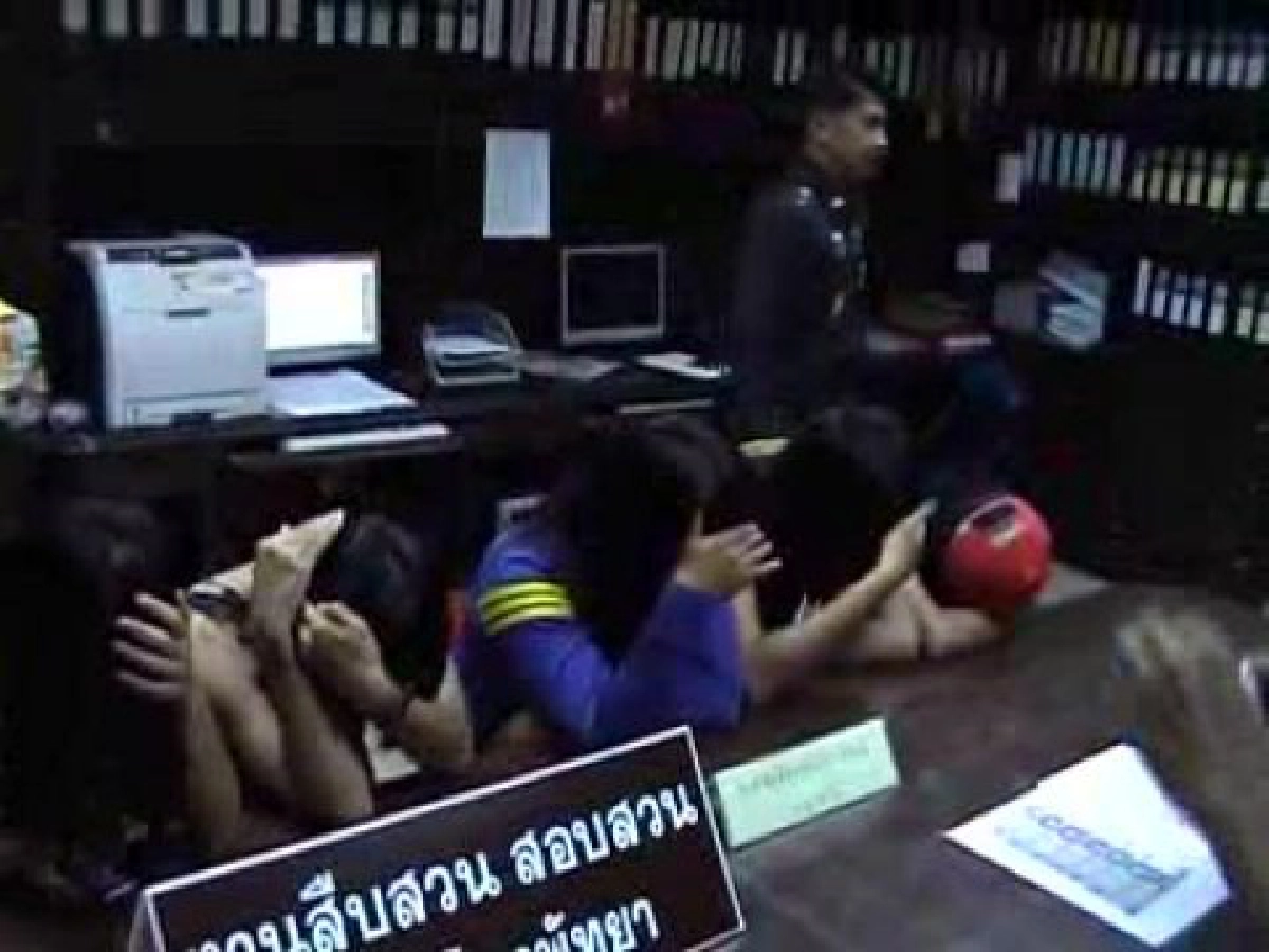 จับแม่เล้าวัย18ขณะส่งเด็กให้ลูกค้า จับแม่เล้าวัย18ขณะส่งเด็กให้ลูกค้า