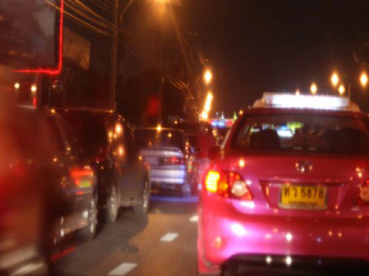 จอดรถเต็มถนนพระราม5 