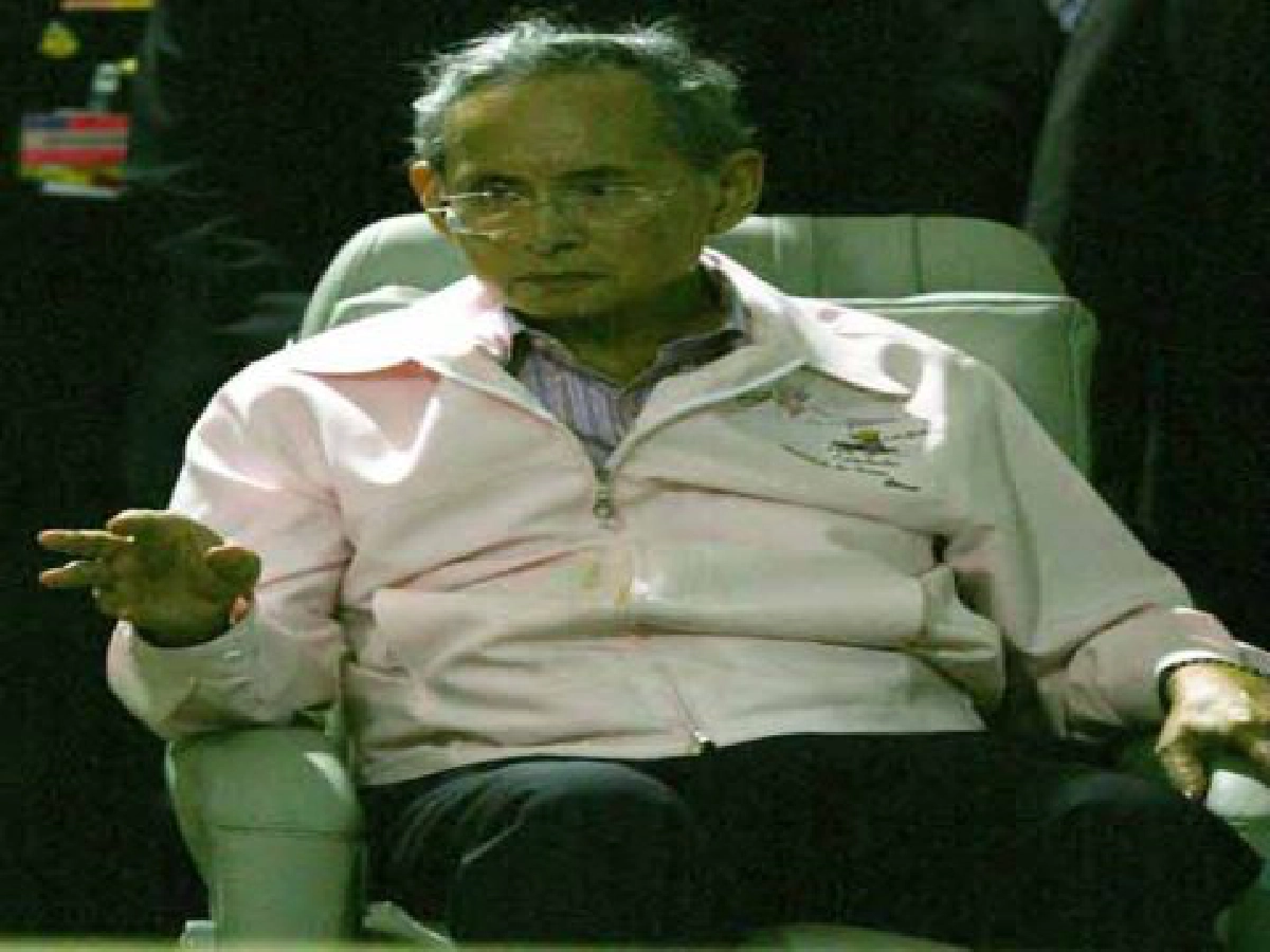 ในหลวงเสด็จฯกลับไปประทับที่รพ.ศิริราชดังเดิม ในหลวงเสด็จฯกลับไปประทับที่รพ.ศิริราชดังเดิม