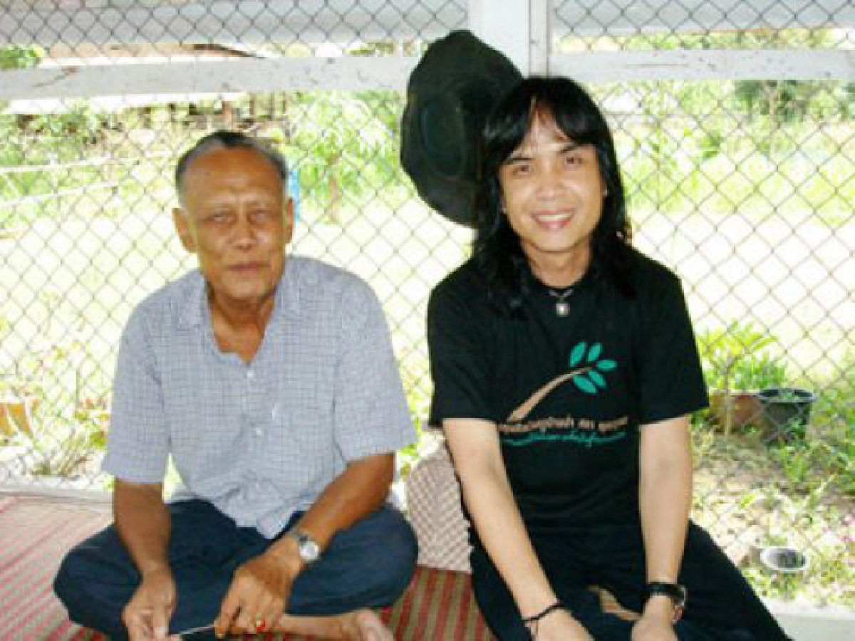 มองผ่านเลนส์คม - เพลงสุดท้ายให้พ่อ
มองผ่านเลนส์คม - เพลงสุดท้ายให้พ่อ
