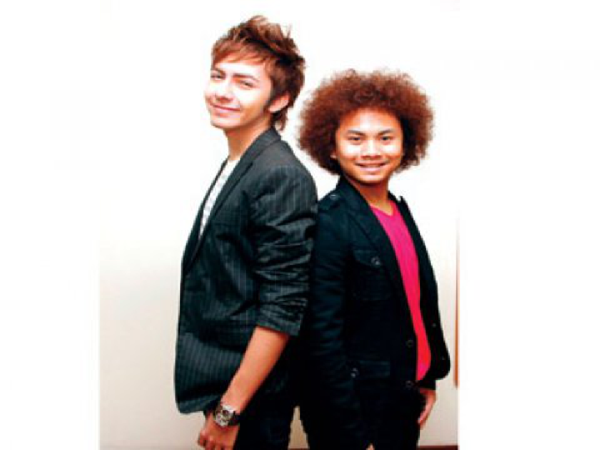 เปิดเส้นทางฝัน "เพียว-กาย"
สองผู้คว้าชัย "เคพีเอ็น อวอร์ด 2010"
เปิดเส้นทางฝัน "เพียว-กาย"
สองผู้คว้าชัย "เคพีเอ็น อวอร์ด 2010"