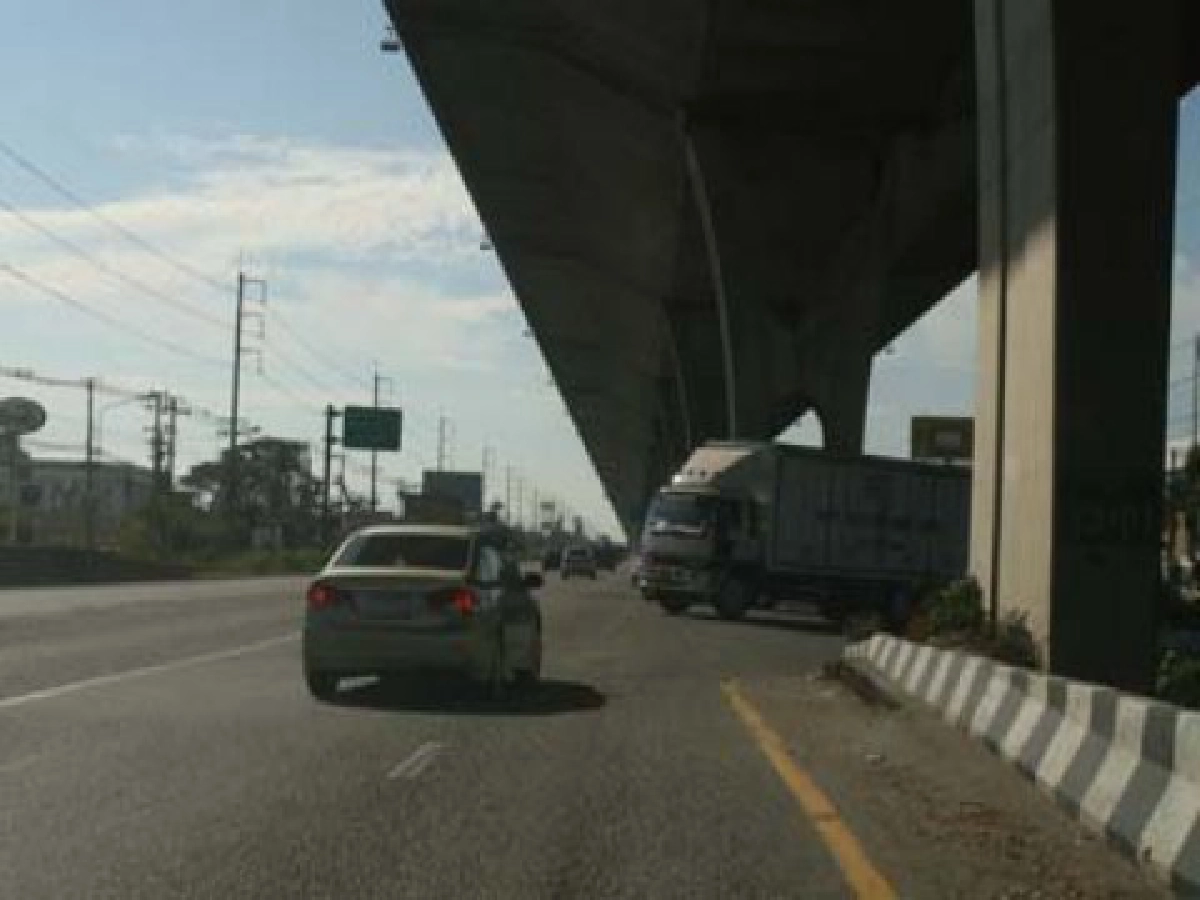 สร้างสะพานกลับรถผิดที่ สร้างสะพานกลับรถผิดที่