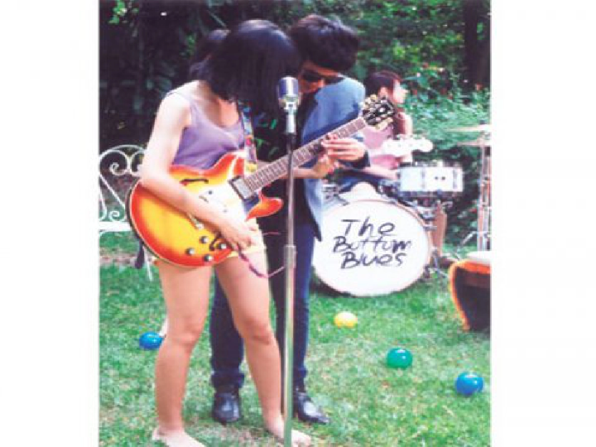 "The Bottorm Blues"
บอกรักสาวกลางกองเอ็มวี
"The Bottorm Blues"
บอกรักสาวกลางกองเอ็มวี