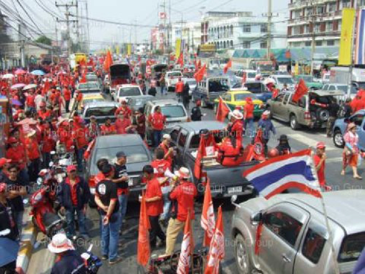 รัฐอาจออกพรก.ฉุกเฉินฯคุมม็อบเสื้อแดง รัฐอาจออกพรก.ฉุกเฉินฯคุมม็อบเสื้อแดง