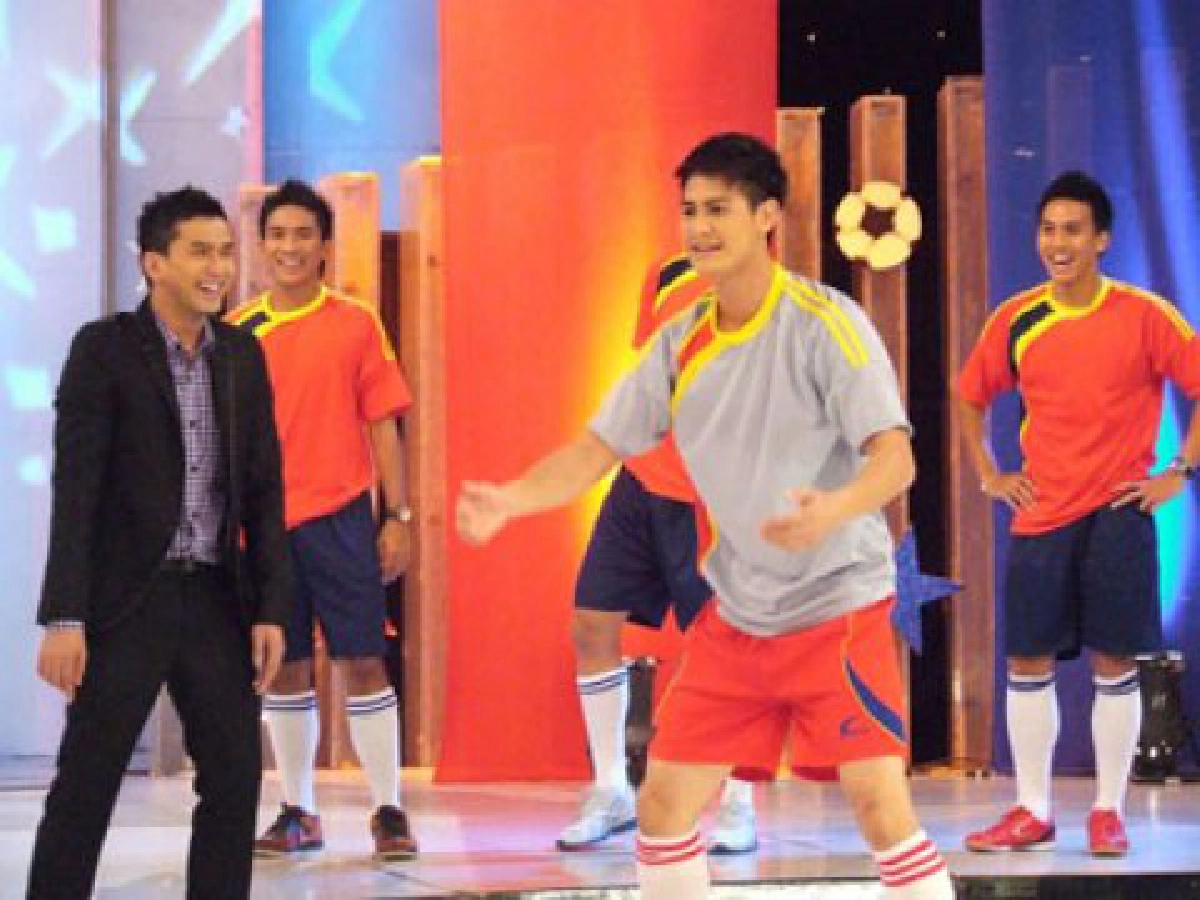 จันทร์ที่ 15 มีนาคม 2553
จันทร์ที่ 15 มีนาคม 2553