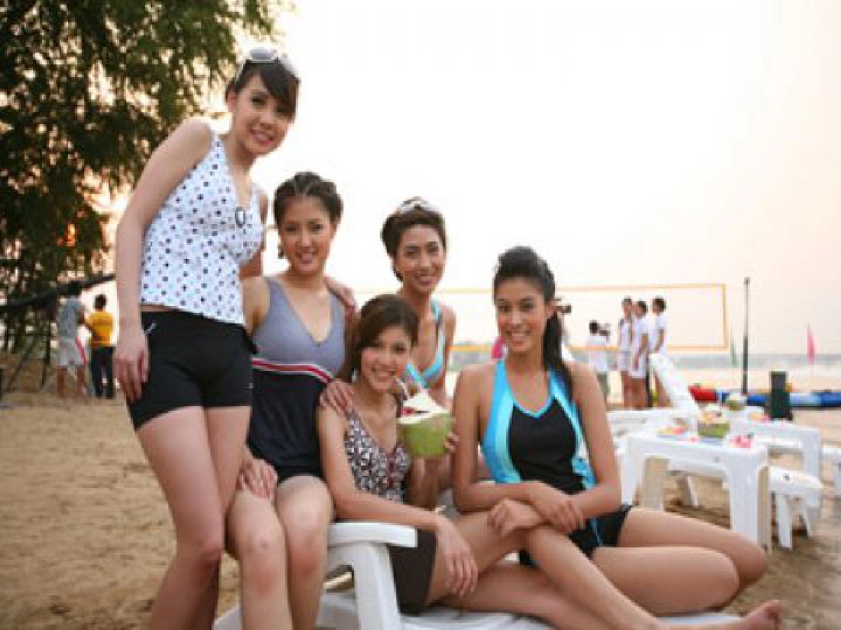 สาวงามเริงร่า เมืองมรดกโลก สาวงามเริงร่า เมืองมรดกโลก