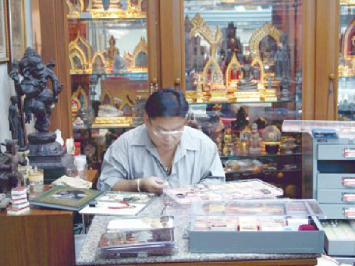 ธุรกิจพระใน..."เดือนแดงเดือด" ธุรกิจพระใน..."เดือนแดงเดือด"