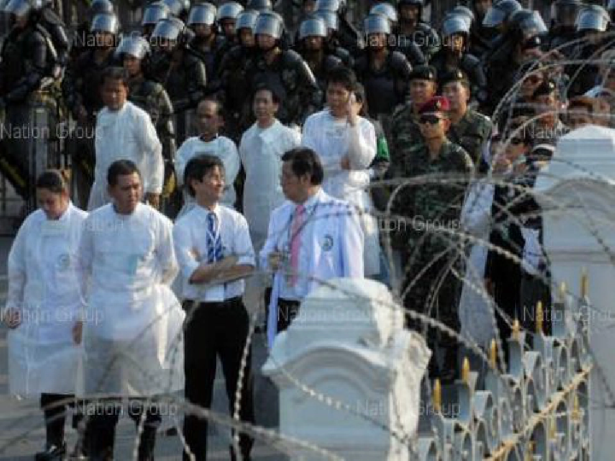รพ.วชิระล้างคราบเลือดแดงหน้าปชป.แล้ว รพ.วชิระล้างคราบเลือดแดงหน้าปชป.แล้ว