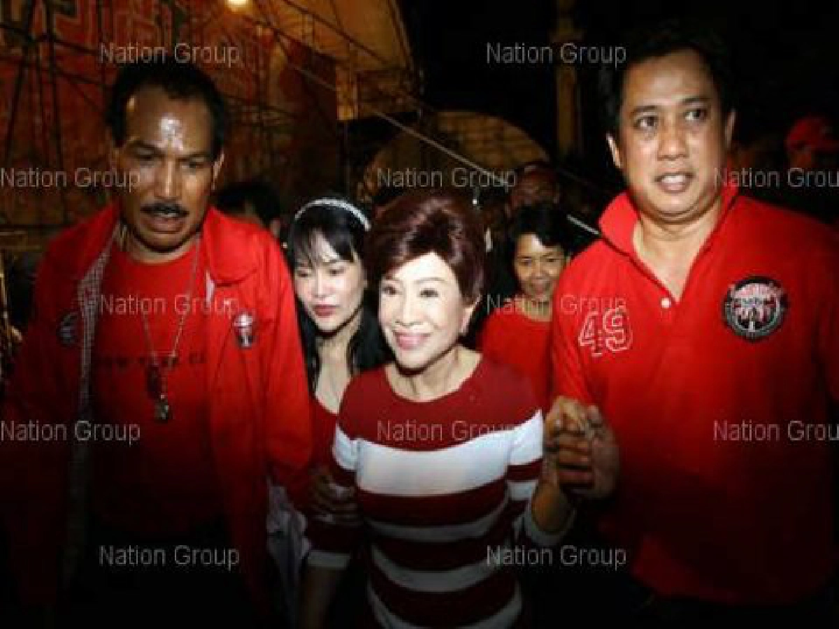"ท่านผู้หญิงวิระยา"ขึ้นเวทีเสื้อแดงปราศรัย "ท่านผู้หญิงวิระยา"ขึ้นเวทีเสื้อแดงปราศรัย