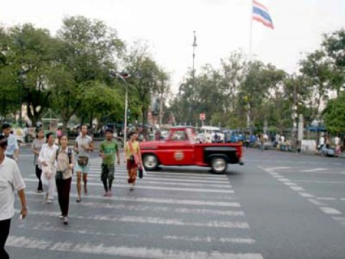 กวดขัน...จอดให้ข้าม กวดขัน...จอดให้ข้าม