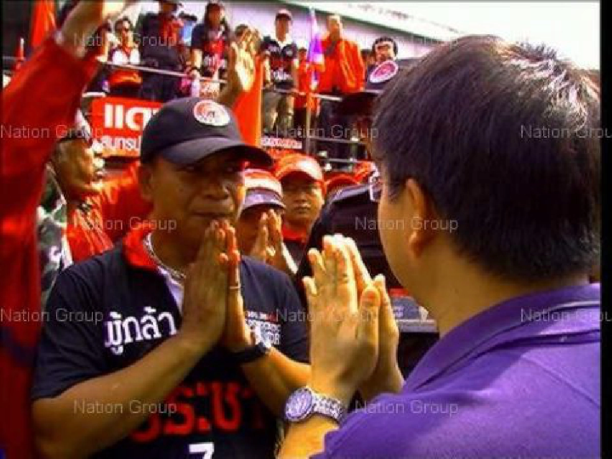 เสื้อแดงสลายตัวพอใจเนชั่นรับข้อเรียกร้อง เสื้อแดงสลายตัวพอใจเนชั่นรับข้อเรียกร้อง