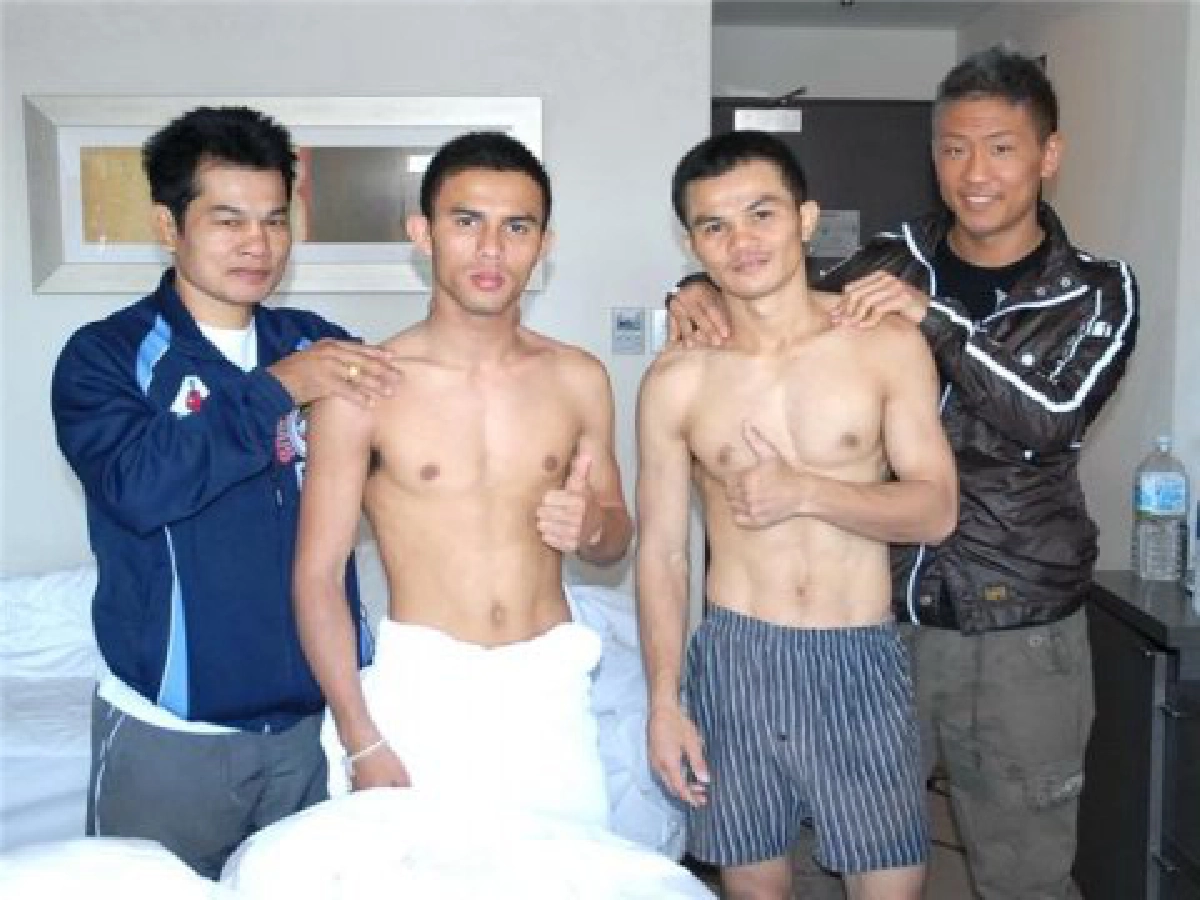 พงษ์ศักดิ์เล็กเล่นของ
สักซีโอมทวงแชมป์โลก
พงษ์ศักดิ์เล็กเล่นของ
สักซีโอมทวงแชมป์โลก