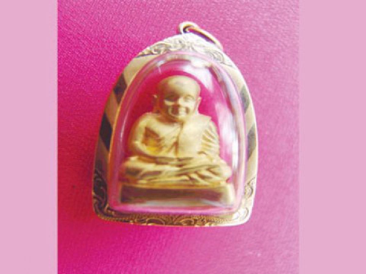 "ธงชัย  รัตนพิภพ" 
ใช้...ไก่แก้วไว้จิกเรียกคนเข้าร้าน

