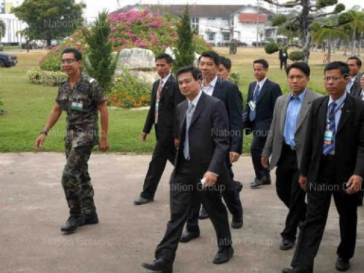 ทหารแจงพรุ่งนี้อภิสิทธิ์ไม่อยู่ราบ11 ทหารแจงพรุ่งนี้อภิสิทธิ์ไม่อยู่ราบ11