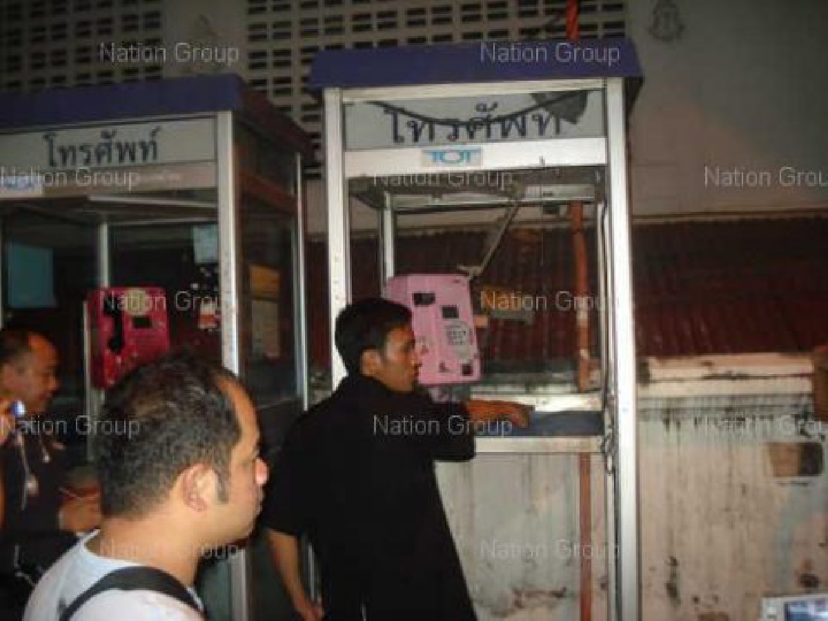 ปาบึ้ม!บ้าน"บรรหาร"ชาวบ้านเจ็บ1 ปาบึ้ม!บ้าน"บรรหาร"ชาวบ้านเจ็บ1