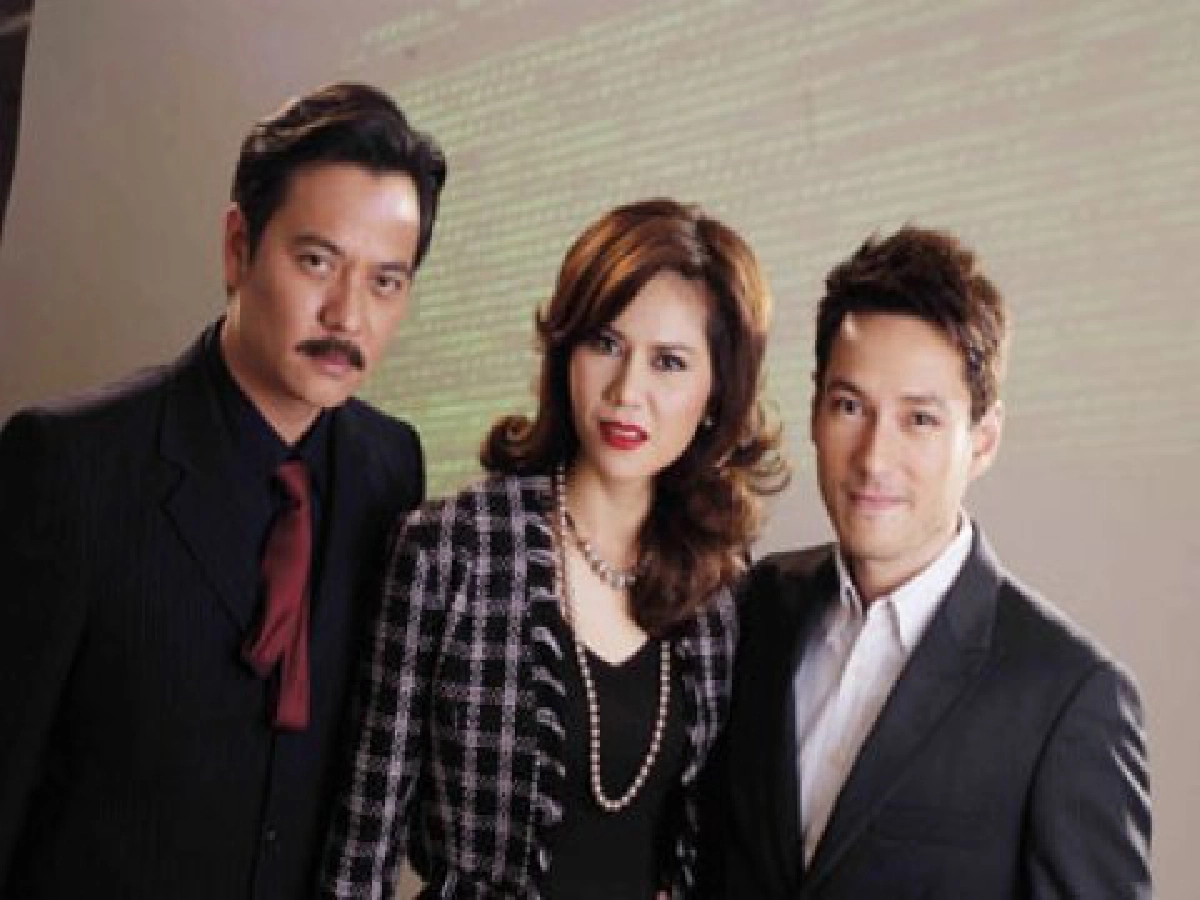 จอแก้ว -  เหนือเมฆ 

