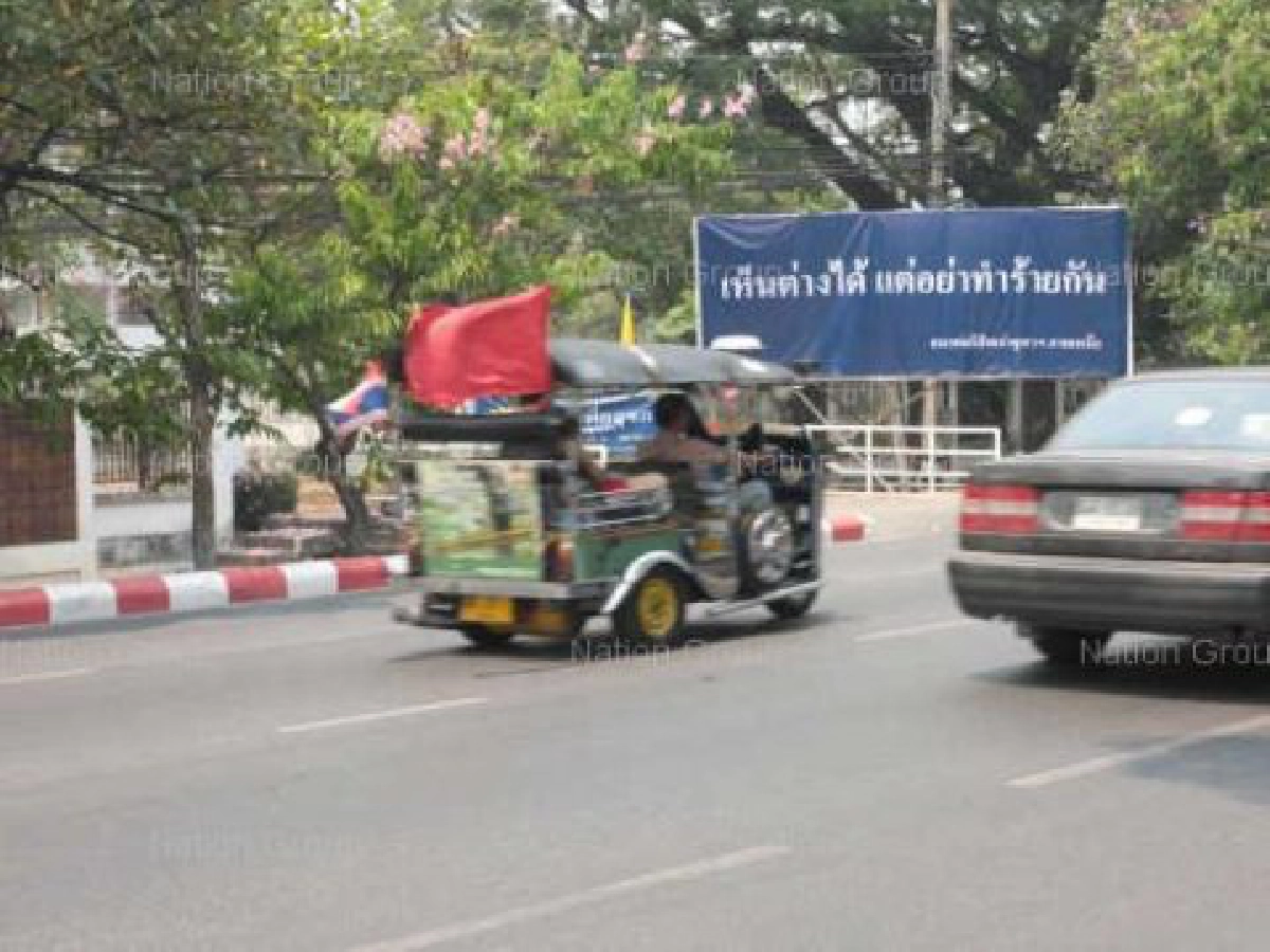 ศิษย์เก่าจุฬาฯเหนือขึ้นป้ายหยุดทำร้ายบึ้มป่วนเมือง ศิษย์เก่าจุฬาฯเหนือขึ้นป้ายหยุดทำร้ายบึ้มป่วนเมือง