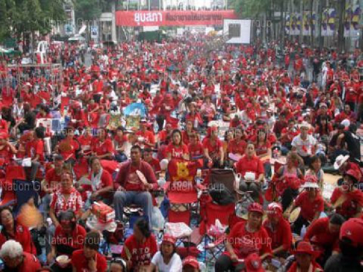 ซู๋โม่ตุ๋ยโผล่เวทีเสื้อแดง-ม็อบงดบุกราบ11 ซู๋โม่ตุ๋ยโผล่เวทีเสื้อแดง-ม็อบงดบุกราบ11