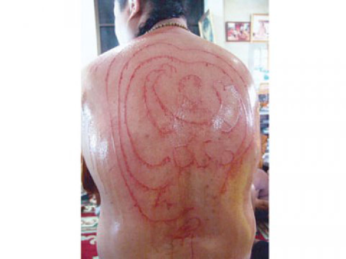 หลวงพ่อวงศ์ 
พระนักสร้างถนน..."ดับแดนแดง" 

