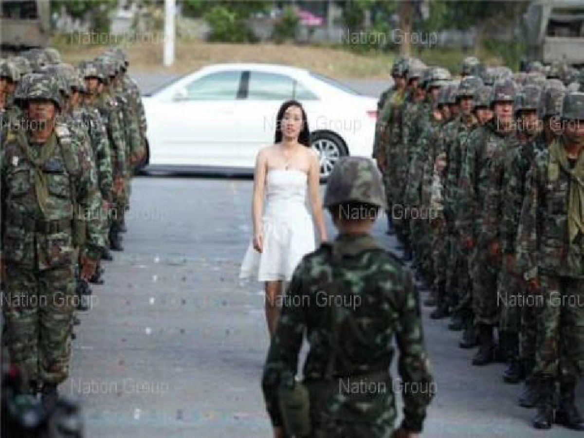 ทหารม้าพักสยบม็อบเข้าพิธีวิวาห์กับสาวบัญชี ทหารม้าพักสยบม็อบเข้าพิธีวิวาห์กับสาวบัญชี