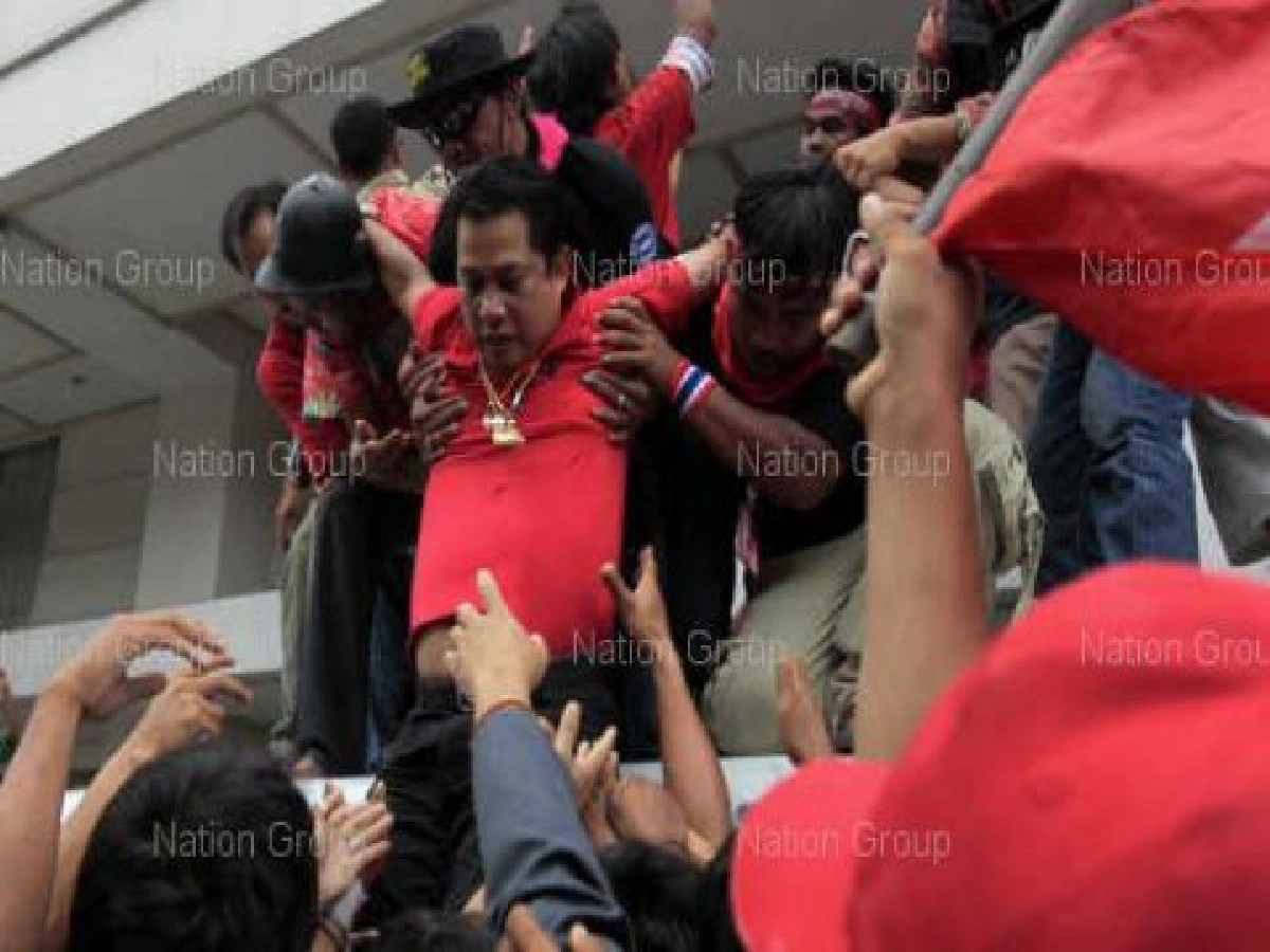 ล้มเหลวตร.บุกจับแกนนำแดงสื่อเทศตีข่าวทั่วโลก ล้มเหลวตร.บุกจับแกนนำแดงสื่อเทศตีข่าวทั่วโลก