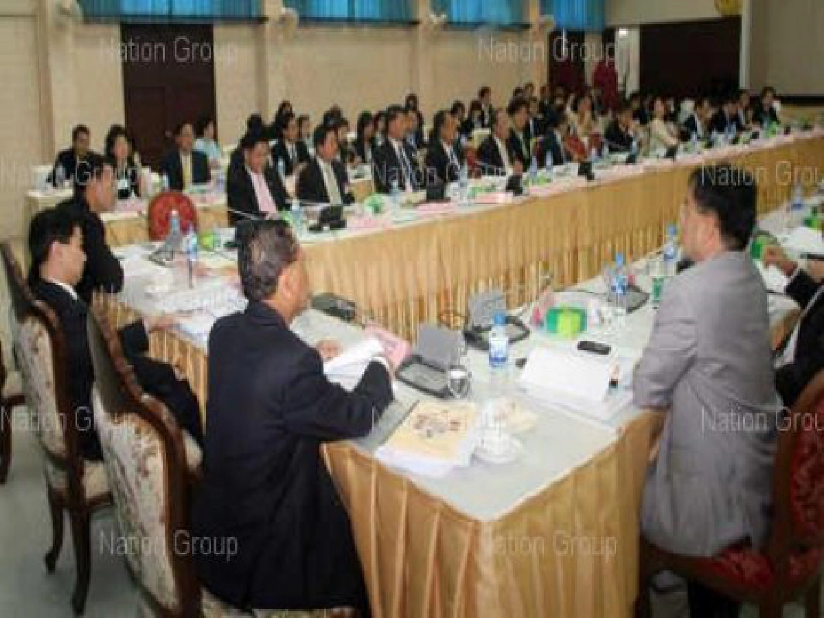 อภิสิทธิ์นั่งหัวโต๊ะประชุมครม.ศก.และกรอ. อภิสิทธิ์นั่งหัวโต๊ะประชุมครม.ศก.และกรอ.